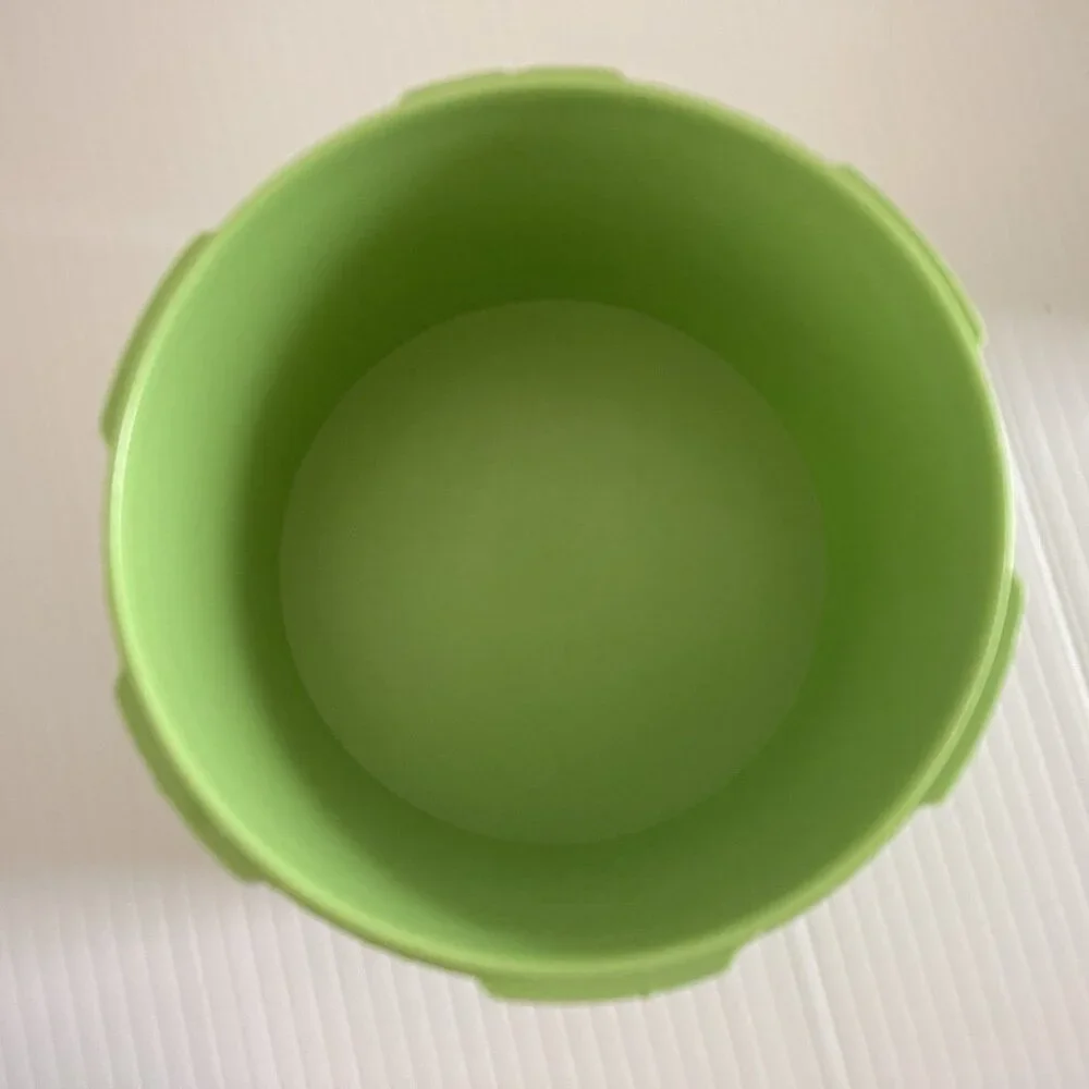 Tupperware Avocado Green Servalier Canister Container 1298-16 Vintage